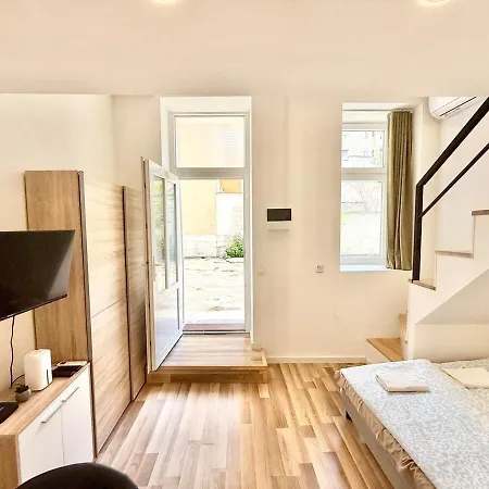 C24 Dorka Mini Apartament *